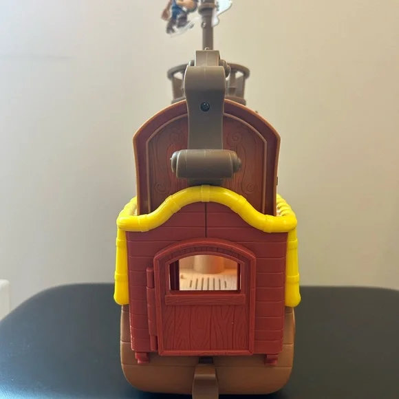 Collectable Fisher-Price Disney's Jake and The Never Land Pirates Jake's Musical - Picture 5 of 10